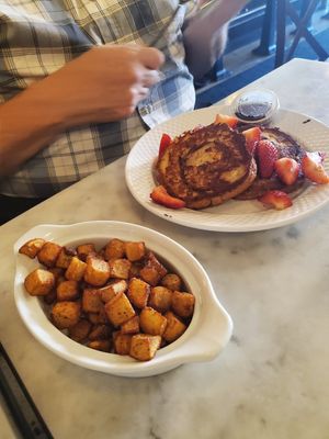 Vegan Strawberry 🍓 Shortcake Fench Toast at Public House in Ferndale