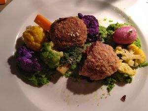 Rote Bete Knödel mit buntem Gemüse at Ratskeller in Stuttgart