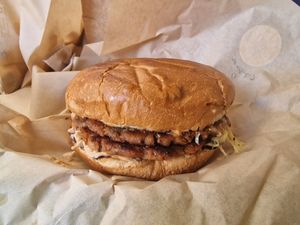 Double original burger with vegan cheese at PLANTE Lab in Catania