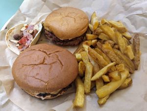 Great taco, burger and chips 🍔🍟🌮 at PLANTE Lab in Catania