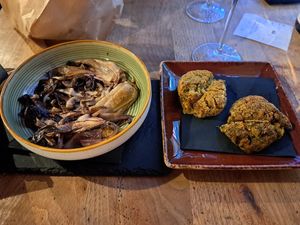 Polpette verdure e curry e radicchio at Cantinetta Venegazzu in Treviso