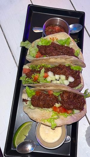 Vegan tacos #Veganuary at Seawiches Lounge Bar in Roatan