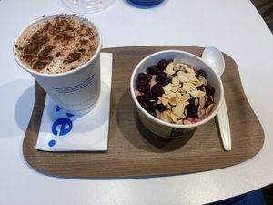 Anti-oxidiser porridge (and a drink) at Pure - Tooley St in South East London