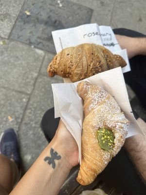 Croissants pistache et graines   at Rosebymary in Milan