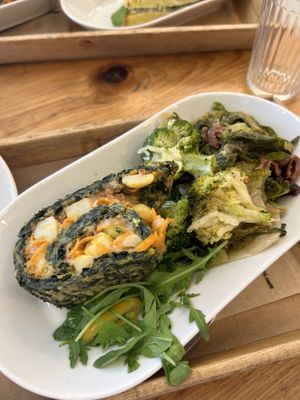 Rotolo di spinaci con patate e verdure, contorno di scarola con le olive e broccoli con formaggio veg  at Rosebymary in Milan