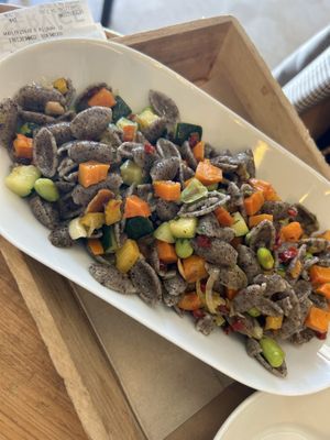 Pasta di grano saraceno con verdure ed edamame  at Rosebymary in Milan