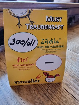 It sells fresh grape juice at Huber Étterem Fertőrákos in Fertorakos