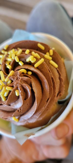 GF Boston cream cupcake 🧁 at Beg Bakery in Scottsdale