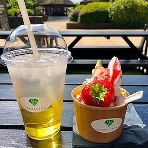 Iced tea and strawberry shortbread ice cream in the sunshine  at Vemillion in Basingstoke