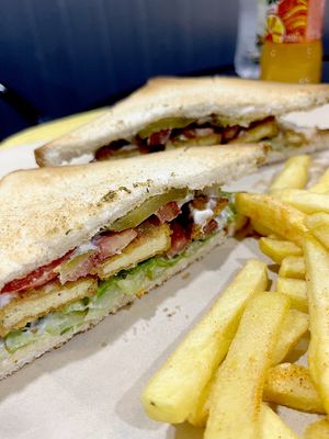 Tofu Club Sandwich: crispy tofu strips, pickles, lettuce, tomato, fries, Tzadziki vegan sauce at Future Diner in Yerevan
