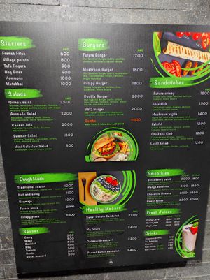 Crispy Pizza doesnt come with broccoli and carrot. And they don't tell you, you realize after paying.  Big Scam. 😡 at Future Diner in Yerevan