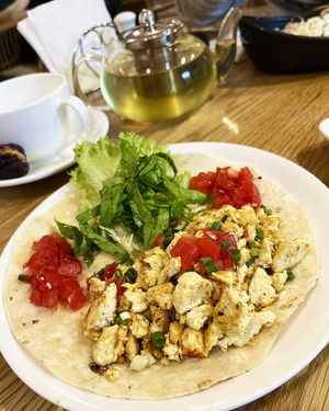 Tofu scramble with spice mix, tomato, green onion, salad and flat bread at Future Diner in Yerevan