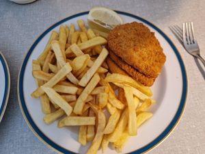 Schnitzel mit Pommes at Gasthaus Die Laus in Bayreuth