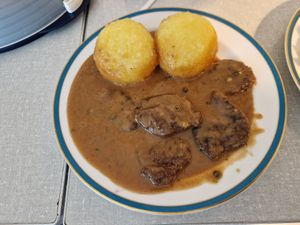 Pfefferlendchen mit Kloß at Gasthaus Die Laus in Bayreuth