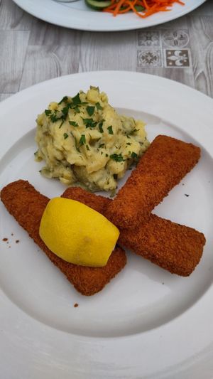 Vegan Plaice and potatoe salad at Gasthaus Die Laus in Bayreuth