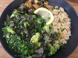 Bowl with rice, marinated tempeh and vegetable at Paladares Vegan in Braga