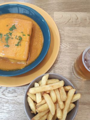 Meia francesinha at Paladares Vegan in Braga