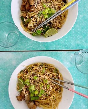 ultra buddha pad thai 🇹🇭 
vegan at Patty & Selma in Treviglio