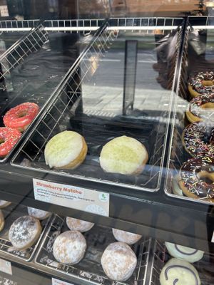 Strawberry Matcha 3,70€  at Dunkin’ in Linz