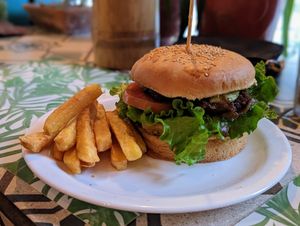 Quinoa burger without cheese as a combo with fries (+2$) at Tortuga in Tena
