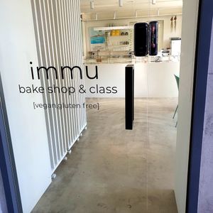 front door at Immu Bake Shop in Seoul