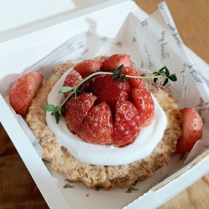 Strawberry coconut tarte (take-out) at Immu Bake Shop in Seoul