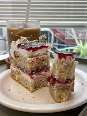 Victoria cake 10/10  at Immu Bake Shop in Seoul