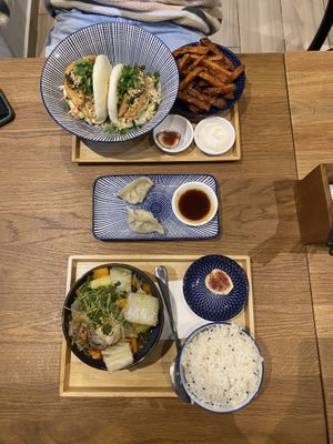  Vegane Kürbis Baos und Kürbis Pilze wok   at Shin Taiwanese Eatery in Vienna