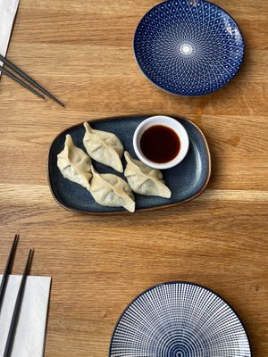 Hausgemachte Teigtaschen mit Shiitake und Bärlauch Füllung  at Shin Taiwanese Eatery in Vienna