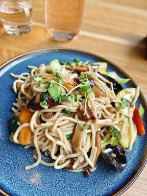 Wok Gemüse mit Pilzen at Shin Taiwanese Eatery in Vienna