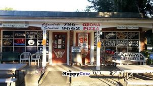 outside at Ozona Pizza in Palm Harbor