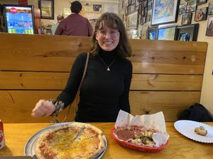 Vegan 🌱 pizza 🍕 garlic 🧄 knots at Ozona Pizza in Palm Harbor