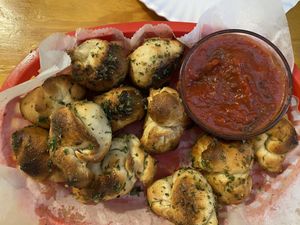 Garlic 🧄 knots at Ozona Pizza in Palm Harbor