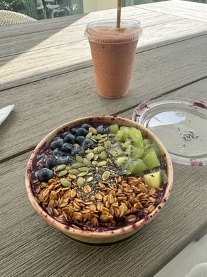 Smoothie and smoothie bowl   at Key Roots in Islamorada