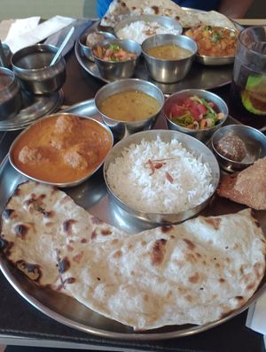 Thali delicioso at Curry's Culinária Indiana in Sao Paulo