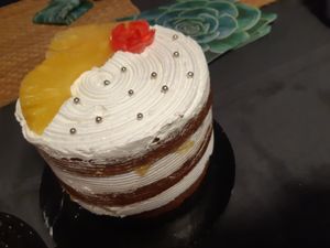 Pinapple cake at Coronados Panaderia Pasteleria & Take Away in Valencia