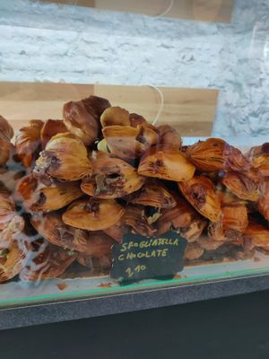 Chocolate sfogliatella at Coronados Panaderia Pasteleria & Take Away in Valencia