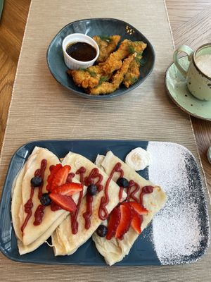 Grandma pancakes and deep fried mushrooms   at Las Vegan in Gdynia