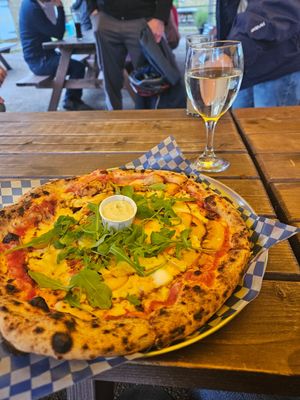 Weekly special 🍑 at Oscar's Lockdown Pizza in Cambridge