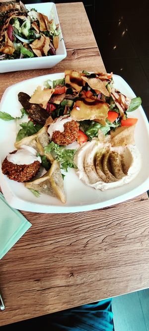 Vegan plate at Dilmon La Table d'Orient in Evere
