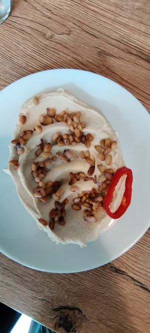 Hoummous bisnawbar at Dilmon La Table d'Orient in Evere