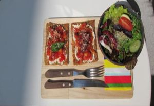summery raw pizza at eten vol leven in Antwerpen