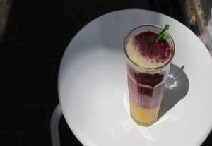 blueberry smoothie at eten vol leven in Antwerpen