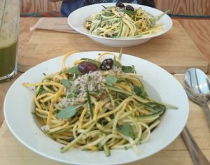 Zucchini spaghetti at eten vol leven in Antwerpen