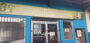 Store front at Restaurante Vegetariano Taiwanés in David