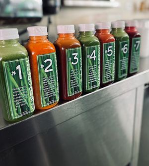 Juice cleanse is so awesome. Freshly made with all organic veggies ♥️  the vibe at this place is awesome! at Lean and Green Cafe in La Jolla