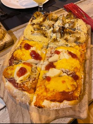 Pizza vegana sierra nevada/alcachofas  at La Iguana  in Lloret De Mar