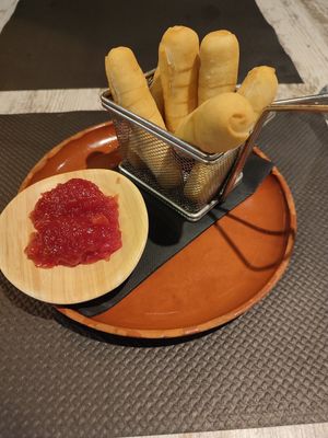 Tequeños veganos con mermelada at La Iguana  in Lloret De Mar