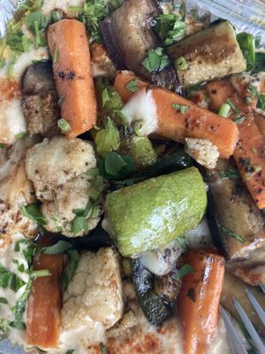 Hummus Bay mit Grillgemüse   at Zaituna in Neuss