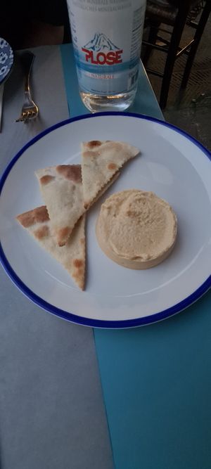 Hummus starter at 5 e Cinque in Florence